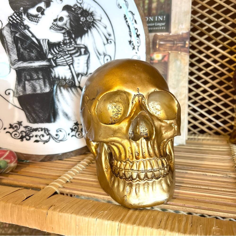 New Metallic Gold Painted Skull 💀 Spooky Goth Halloween Decor